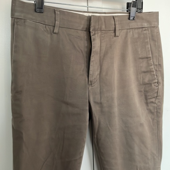 ✨Closet Clearout Flash Sale✨ Banana republic men chino pants - Picture 2 of 4